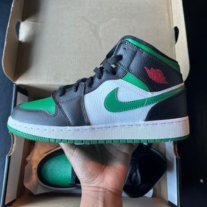 Nike Air Jordan 1 Mid Sneakers